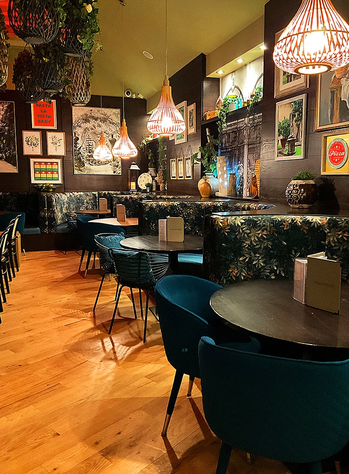 cecchinis Ayr inside